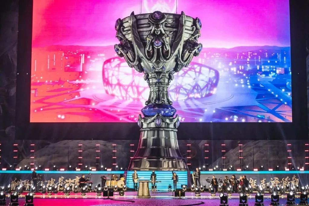 据相关人士透露，LCK和10家俱乐部战队经过持续讨论后，一致决定在LCK引进工资帽制度